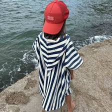Poncho de bain bleu foncé Rose In April