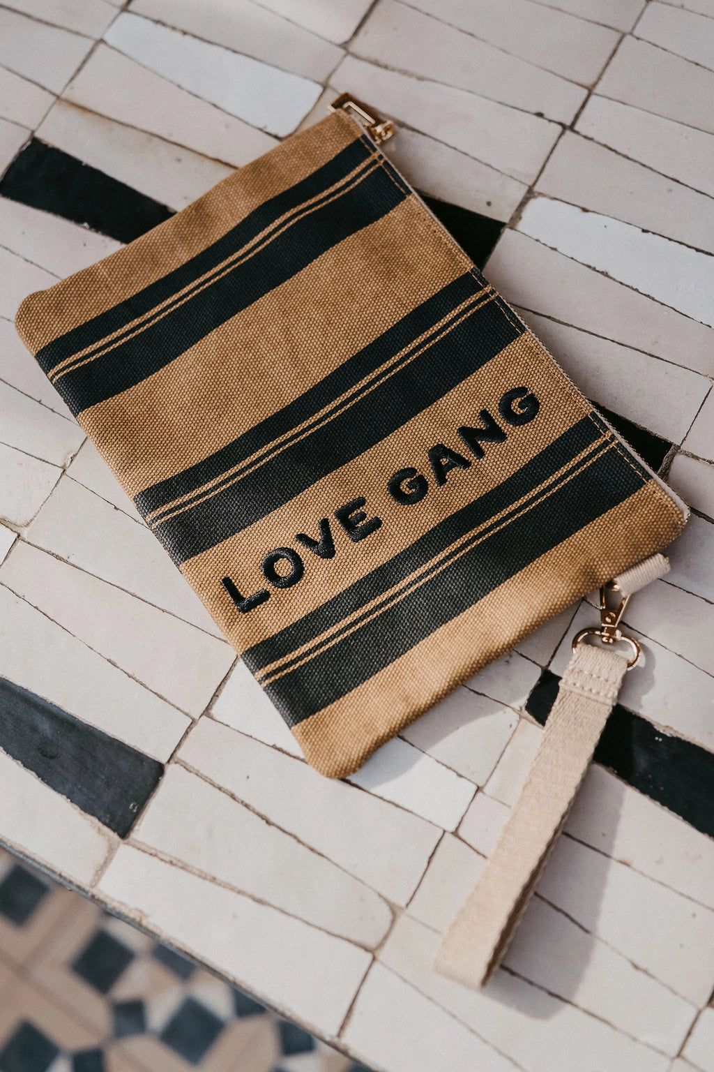 Pochette Kira Love gang camel
