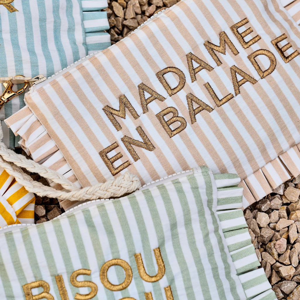 Pochette froufrou brodée Mme en Balade